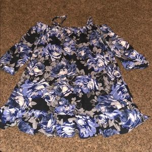 Off the shoulders dress!